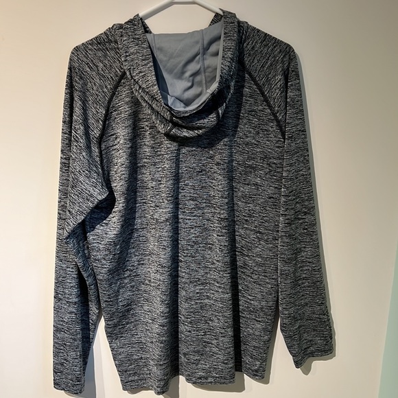 Mens Under Armour Heat Gear. Long Sleeve with Hood. Size M. Loose fit. - Picture 3 of 4